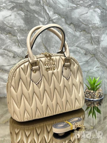 чанти Miu Miu , снимка 13 - Чанти - 50627015