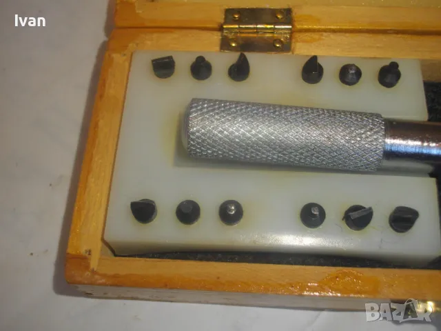 НОВ ЧАСОВНИКАРСКИ СПЕЦИАЛИЗИРАН ИНСТРУМЕНТ РЪЧЕН МЕХАНИЧЕН КЛЮЧ 145мм с 12 приставки в дървена кутия, снимка 5 - Други инструменти - 47943342