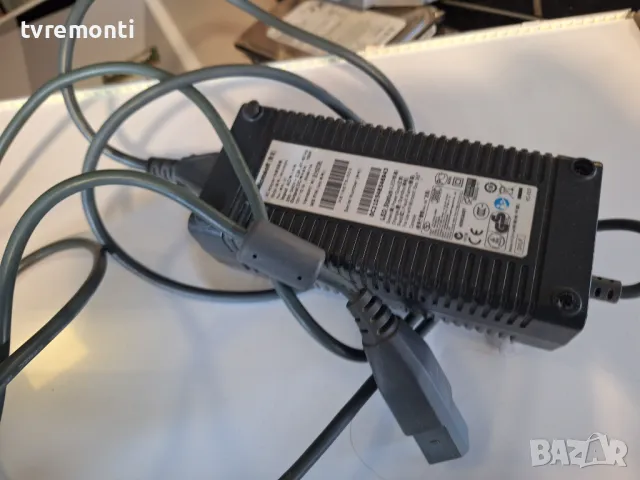 Конзола Xbox 360 СЪС ЗАХРАНВАНЕ И КАБЕЛИ КОМПЛЕКТ, снимка 7 - Xbox конзоли - 48389395