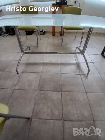 Стъклена маса за трапезария