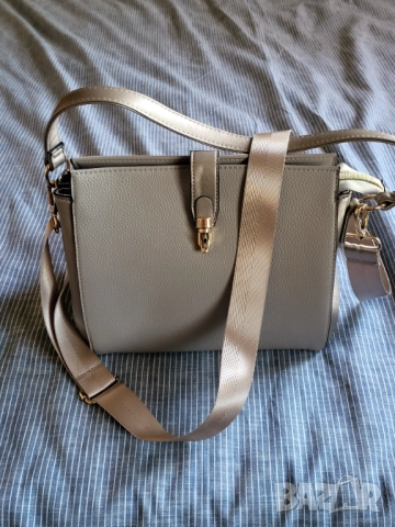 Дамски чанти и ранички, снимка 10 - Раници - 52834103