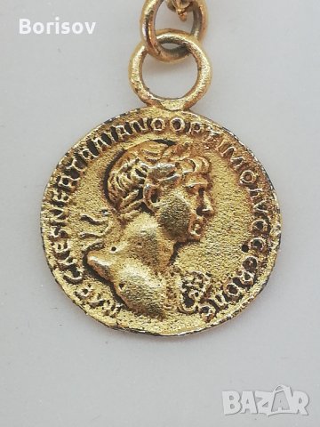 Позлатен медальон