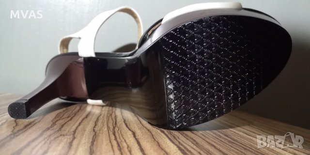 Нови дамски сандали на ток 39 номер бели, снимка 3 - Сандали - 29000773