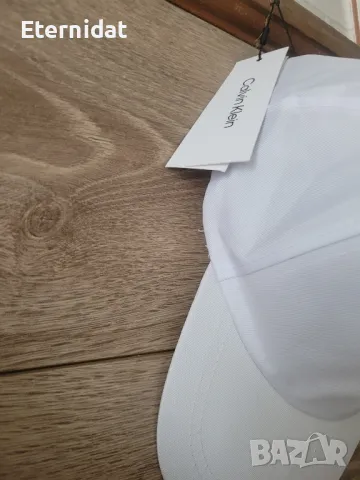 Бяла шапка с козирка CALVIN KLEIN , снимка 7 - Шапки - 49920474