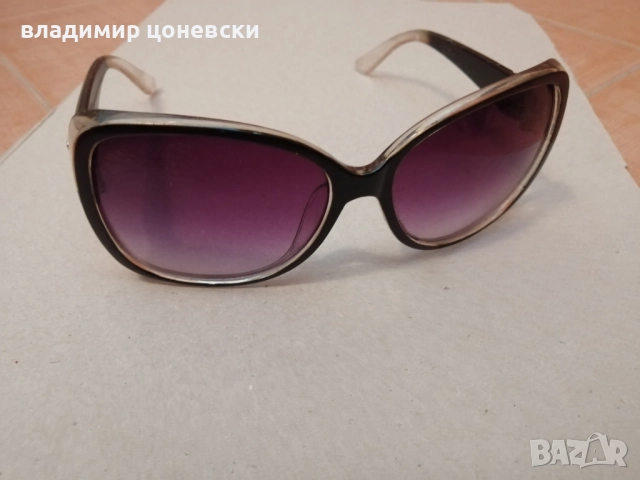 3 броя дамски слънчеви очила, много запазени, двата модела със златните рамки са с метални рамки, др, снимка 4 - Други - 52404923