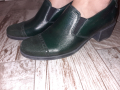 Нови тъмно зелени обувки, снимка 1 - Дамски ежедневни обувки - 44905934