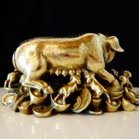 Бронзова статуетка Прасе с прасенца,злато,фън шуй 1.5 кг. , снимка 4 - Статуетки - 26225153