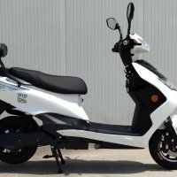 Електрически скутер модел EM006 в бял цвят, снимка 2 - Мотоциклети и мототехника - 38623477