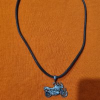 Сребърна висулка мотор на кожена верижка, снимка 5 - Колиета, медальони, синджири - 43316555