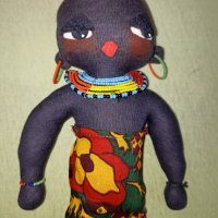 Нова с етикет и история кукла от Кения,  от текстил с мъниста , снимка 3 - Колекции - 39633887