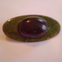 Брошка елипсовидна зелена с лилава декорация, снимка 4 - Антикварни и старинни предмети - 34954184