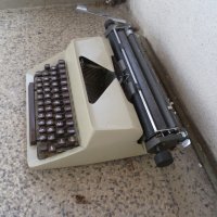 Пишеща машина , снимка 3 - Антикварни и старинни предмети - 43853588