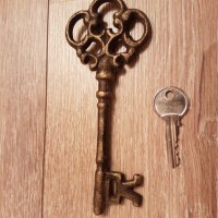 Голям чугунен ключ., снимка 1 - Антикварни и старинни предмети - 27771133