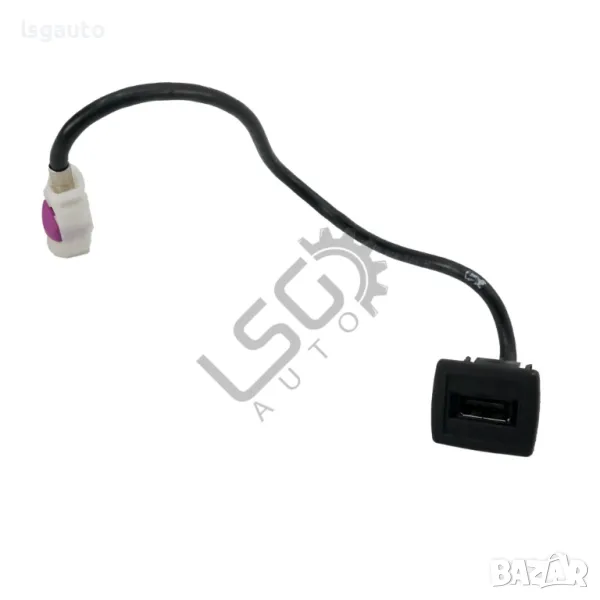 USB изход Mercedes-Benz C-Class 204 (W/S/C) 2007-2014 ID: 142239, снимка 1