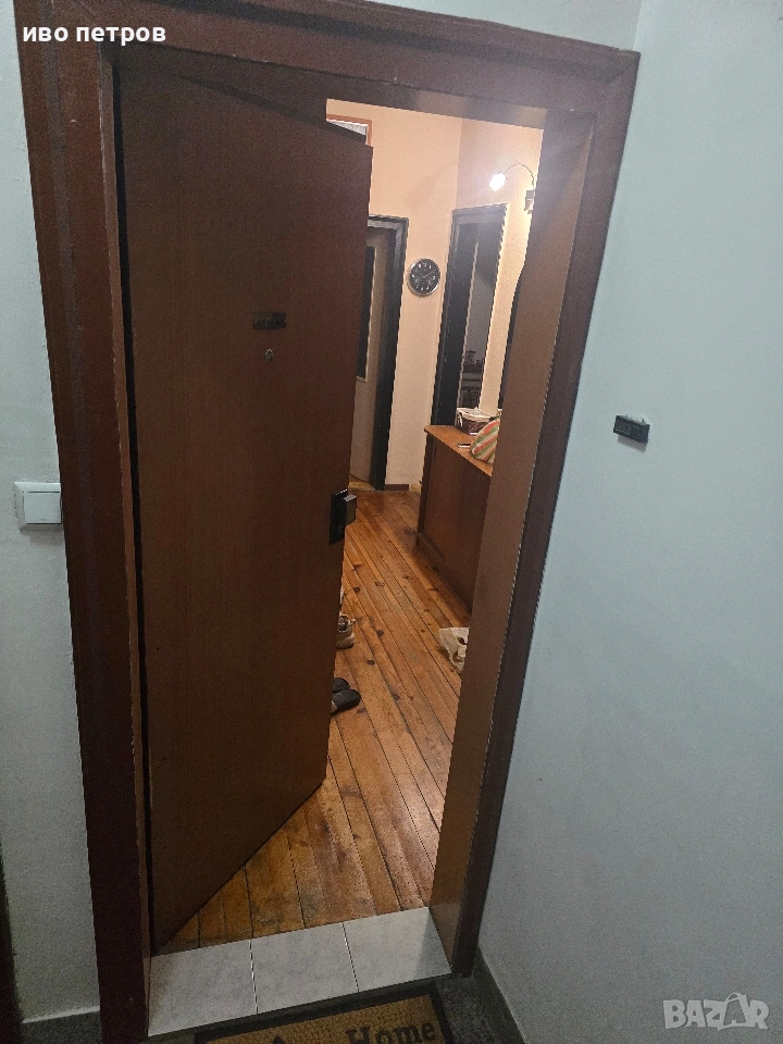Входна врата за апартамент , снимка 1