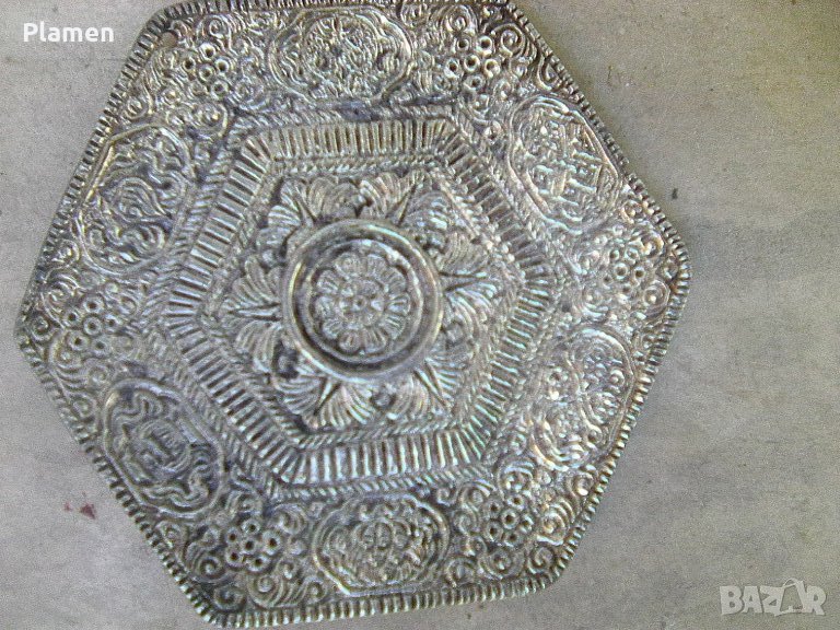 Шестоъгълна метална чинийка става и за стена с орнаменти, снимка 1