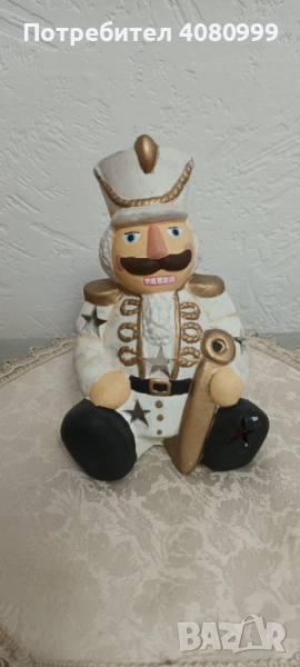 Керамична касичка "Дремещ гвардеец" :), снимка 1