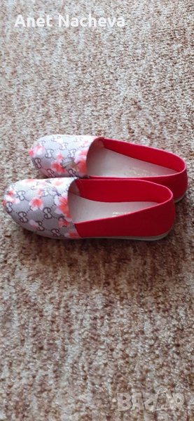 Дамски обувки червени с шарка на цветя отпред , снимка 1
