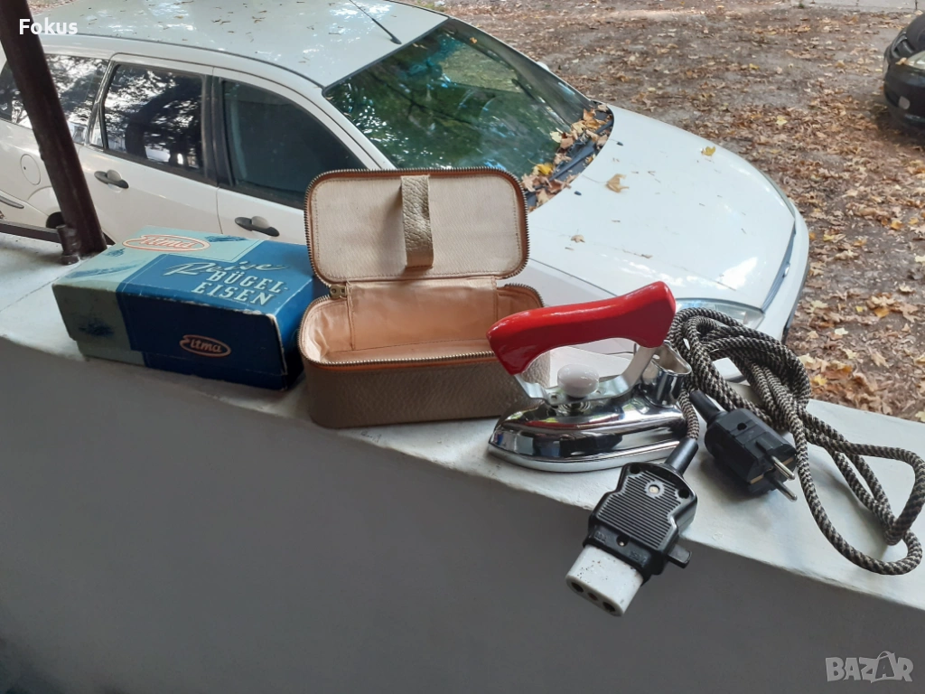 Стара колекционерска електрическа малка туристическа ютия, снимка 1