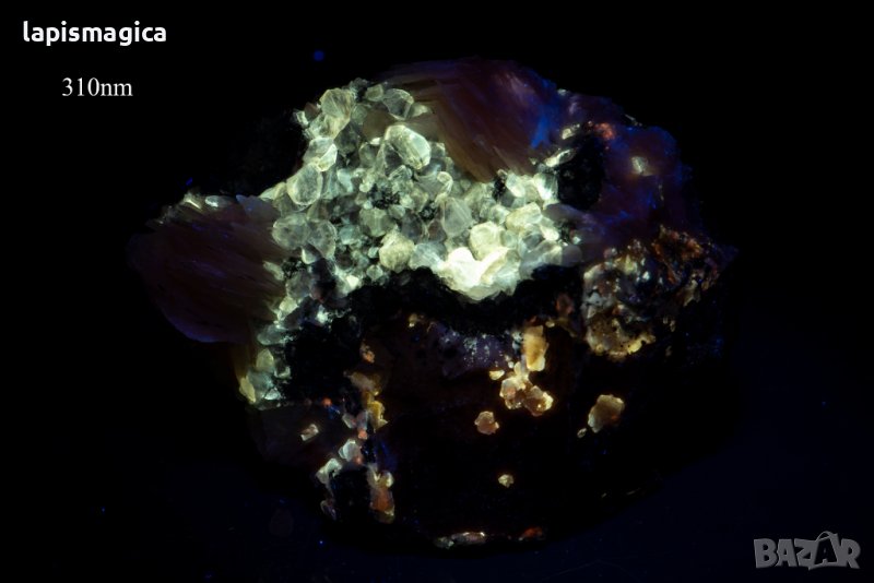 Друза от флуоресцентен церусит и барит 111g, снимка 1