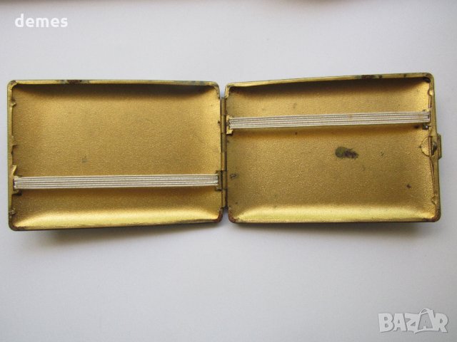 Метална табакера от 30-те години на ХХ век, снимка 3 - Антикварни и старинни предмети - 28897471