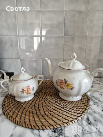 Порцеланов чайник и захарница 