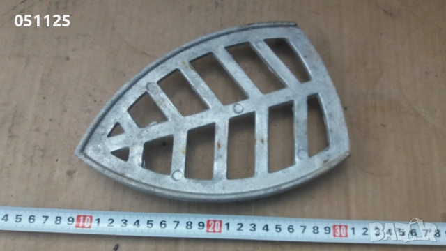 стара поставка за ютия - метална , снимка 3 - Антикварни и старинни предмети - 53160646