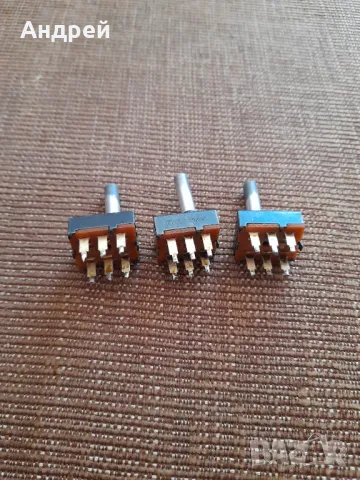 Стари радио бутони #2, снимка 2 - Други ценни предмети - 48011826