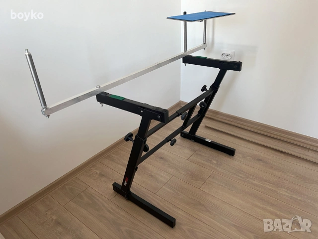 Продавам стойка за клавир със стойки за колонки и лаптоп