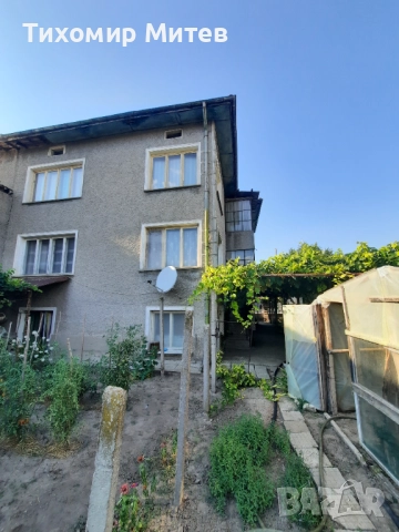 Продавам двуетажна къща с 2 гаража и допълнителни постройки, снимка 17 - Къщи - 51523131