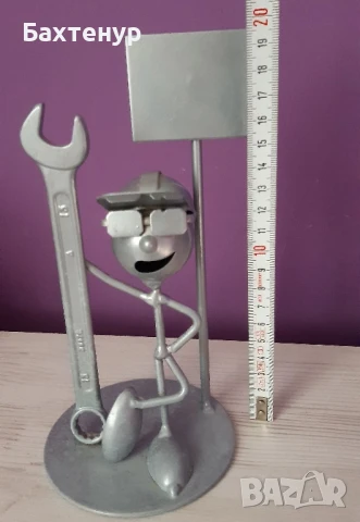 метална статуетка майстор 