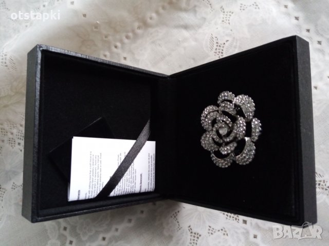 Брошка с кристали Сваровски, снимка 3 - Други - 28384455