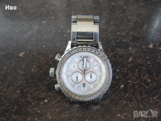 Дамски часовник Nixon Minimize The 42-20 Chronograph със Swarovski кристали, снимка 2 - Дамски - 43398933