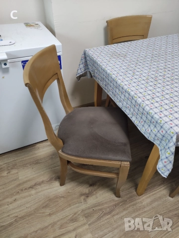 Кухненски комплект  маса от масивно дърво 90/90см+4 стола , снимка 2 - Маси - 52536685