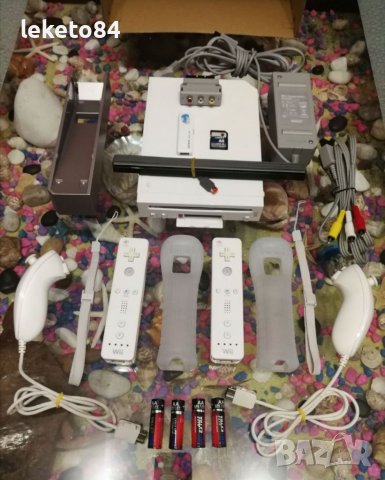 Nintendo Wii хакнато Нинтендо Уии с ТОП игри 4 контролера Mario Sonic Wii Sports motion plus/HDMI, снимка 1 - Nintendo конзоли - 39514393