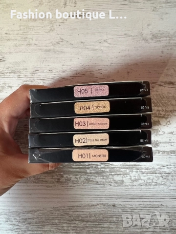 Нов блестящ хайлатър със златисти частици ❤️, снимка 3 - Декоративна козметика - 52118872