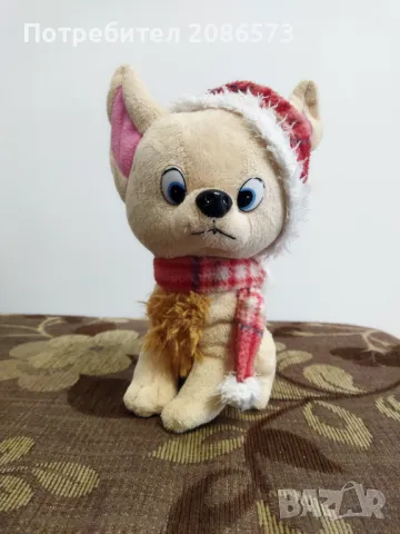 Плюшено кученце с коледна шапка