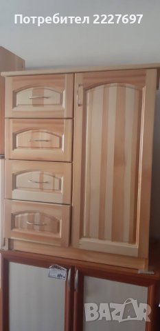 Скрин масив с 4 чекмеджета и една врата