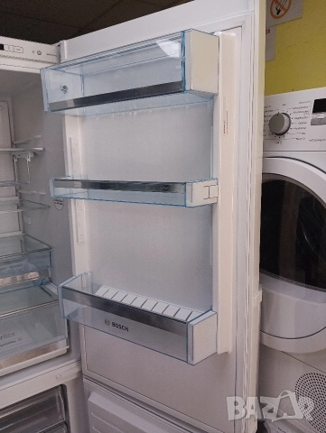 Комбиниран хладилник с фризер Бош Bosch A+++ с две години гаранция!, снимка 12 - Хладилници - 52809002