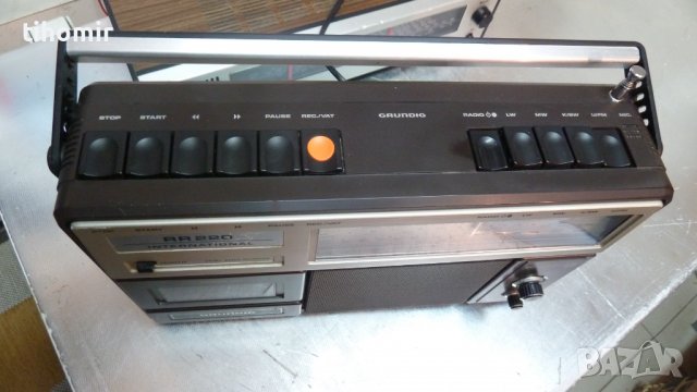 Grundig RR220 International, снимка 2 - Радиокасетофони, транзистори - 37413733