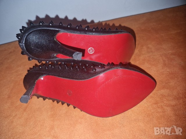 Дамски обувки 39 с токчета, черни с червена подметка, чисто нови, снимка 3 - Дамски обувки на ток - 43321841