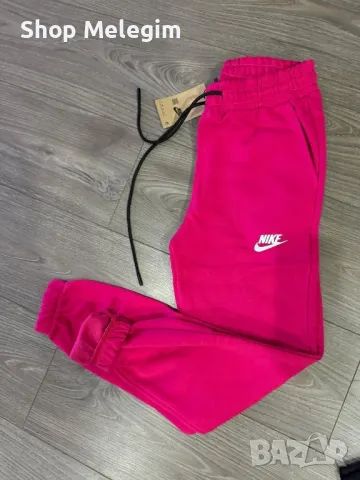 Nike дамско ватирано долнище , снимка 1 - Спортни екипи - 48270852