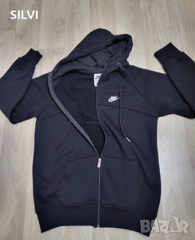 Нов, леко ватиран суитшърт Nike -оригинален унисекс XL , снимка 2 - Спортни екипи - 52682487