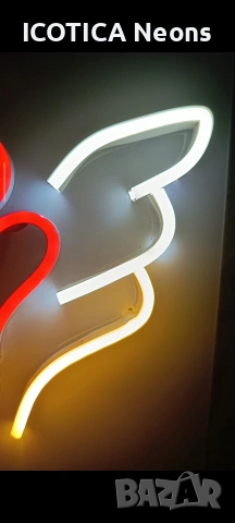 🥊 LED Неонова Червена Ръкавица с Бели и Жълти Крила | ICOTICA