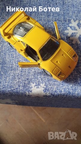 Продавам умалени метални модели на FERRARI .