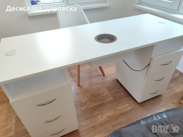 Бюро с прахоуловител за маникюр с 6 чекмеджета