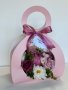 Тематични чантички “Осмица”,аранжирани с ароматни сапунени цветя, снимка 1 - Подаръци за жени - 43760820
