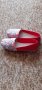 Дамски обувки червени с шарка на цветя отпред , снимка 1 - Дамски ежедневни обувки - 33330382