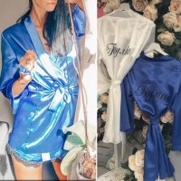 сатенен халат в син цвят с надпис по избор БУЛКА ШАФЕРКА КУМА, снимка 1 - Подаръци за сватба - 31927403
