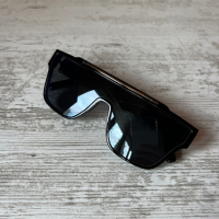 Черни слънчеви очила със златна лента 😎, снимка 6 - Слънчеви и диоптрични очила - 44906644